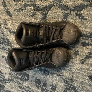 Toddler boys black Adidas sneakers